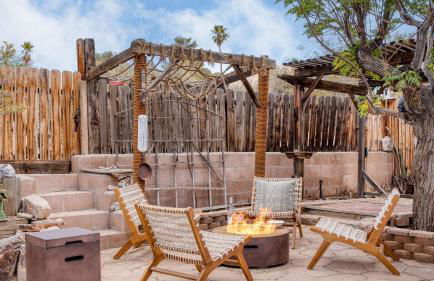Boho Joshua Tree Escape w/ Firepit, Courtyard & Epic Views Asteroid by Avantstay - Foto 46