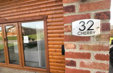 32 Cherry-Lodge-Tranquil-Hot Tub-Fishing Lake-7m to beach - Foto 7