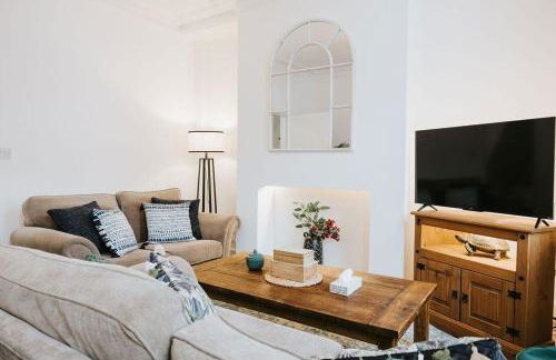 Central 3 Bed Home, Contractors, Garden, Fast WiFi, Smart TV - Foto 6