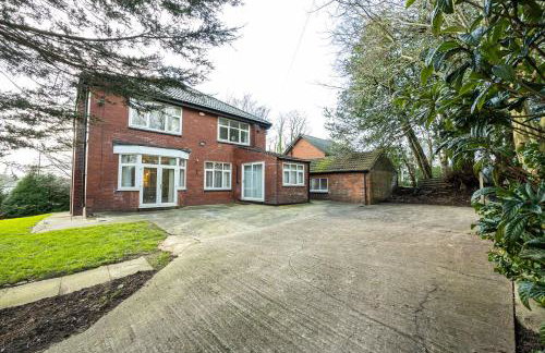 Detached House In Prestwich Sleeps 10 with Parking - Foto 47