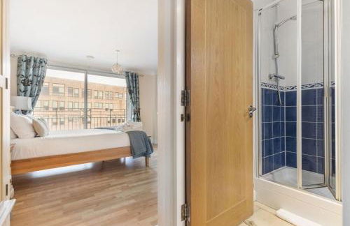 GuestReady - Relaxing Ensuite Room with Balcony - Foto 6