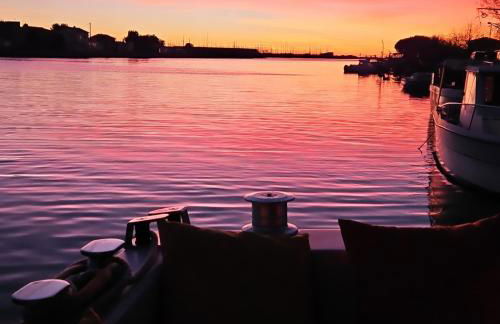Nuit insolite bateau à quai - Port Saint Louis du Rhône - Foto 10