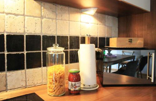 R B Apartment Hamburg Family - zentrumsnah - 108 qm mit Dachterrasse - Küche - Waschtrockner - Smart TV - Badewanne & Dusche - kostenloser Parkplatz - 2 Schlafzimmer - Foto 22