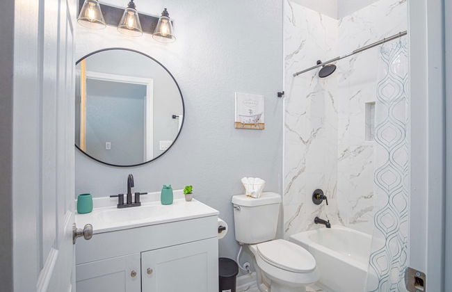 Seize the Moment 4BR 3BA Gem w Downtown Views - Foto 16