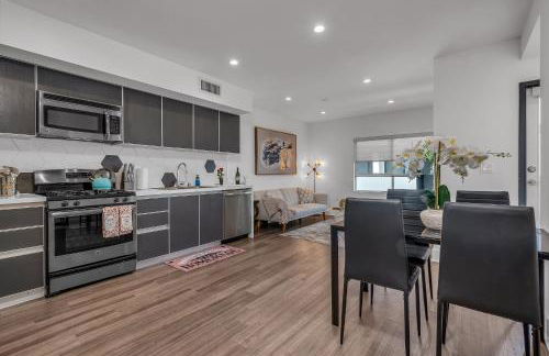 Amazing, Spacious Unit, Heart LA - Photo 20