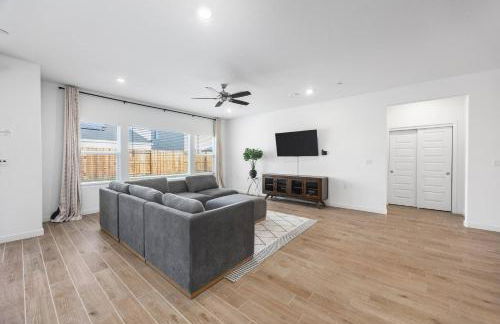 Serenity House- Newly Built, Peaceful Stay - Photo 3