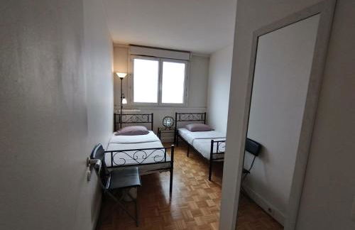 5 mn (450 m) walk Metro/La Defense/Netflix/Parking - Foto 31