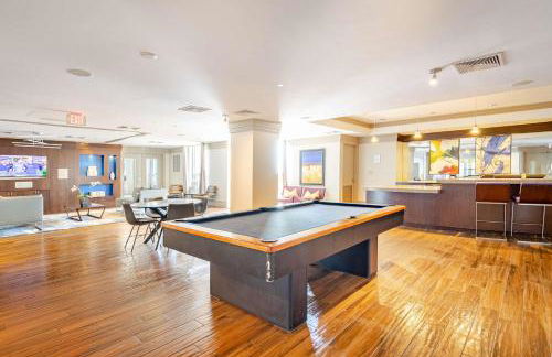 Downtown Silver Spring 2BR Skyline Balcony Suite Walkable to DC Metro LuxePad - Foto 18