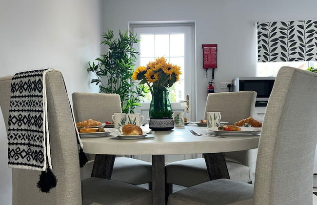 The Cheshire Gathering - Hot Tub 8 Bedroom - Photo 41