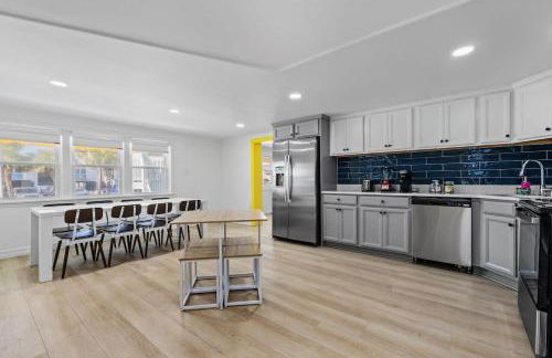 Sunshine House #2-Selfie-Friendly - Steps to Beach - Foto 15