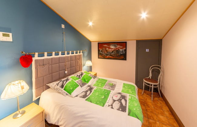 Expansive Holiday Home in Ardennes with Hot Tub - Photo 2