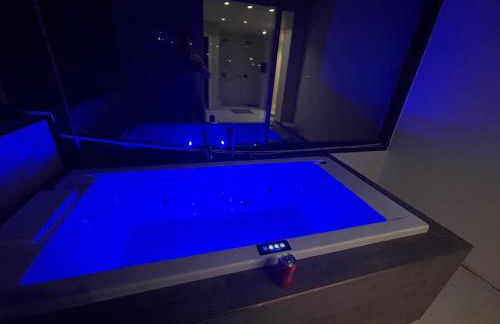 ULTIMATE LUXURY DREAM VILLA with 7 BEDROOMS, GYM, SPA and INFINITY POOL - Photo 36