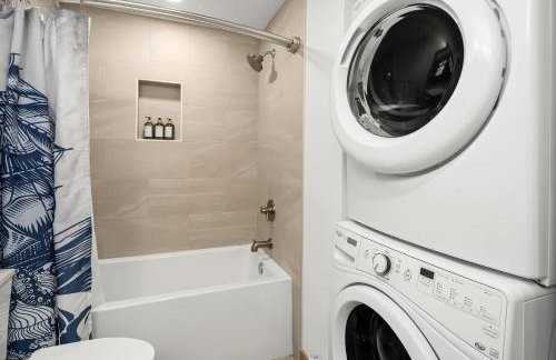 Luxury 6 BR Mansion w Water Views & Walk to Beach - Foto 44