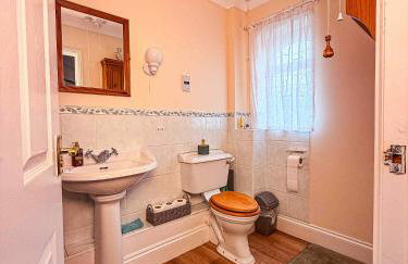 Three Bedroom Bungalow ideal for families or contractors Highbridge - Photo 22