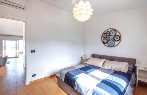 Nice Apartment In Reggio Calabria - Foto 11