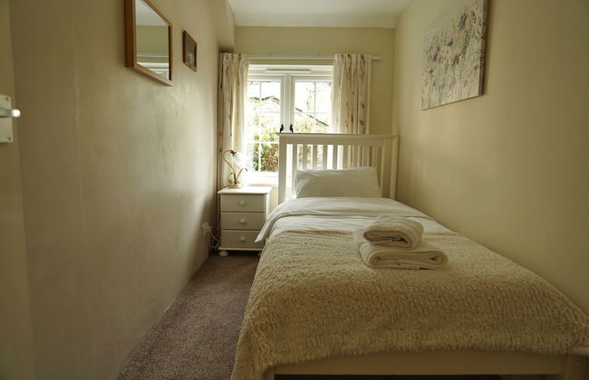 3-bed Cottage - Sleeps 5, Riverside, Hot Tub, Pets - Foto 6