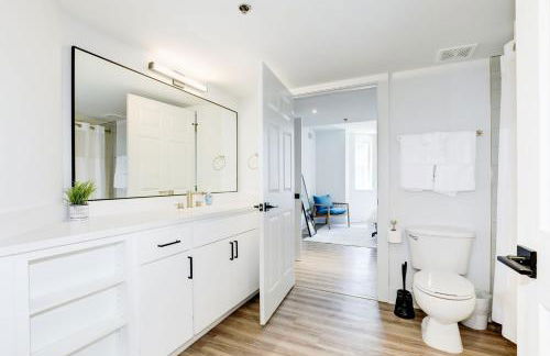 2BR Urban Oasis DC Access with Lux Comforts - Foto 40