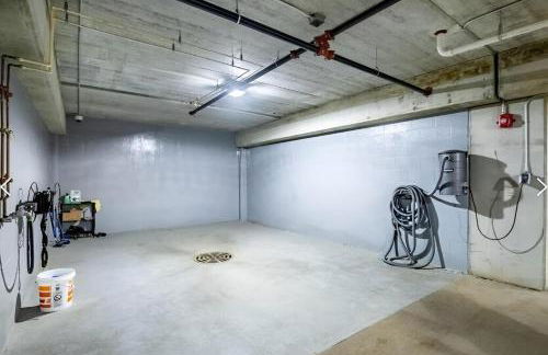 Pool with Free Covered Parking and Washer & Dryer in Unit - Foto 24