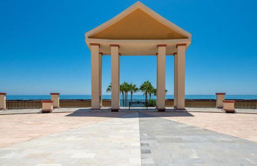 Sea Front Beach Studio Apartment - Photo 29