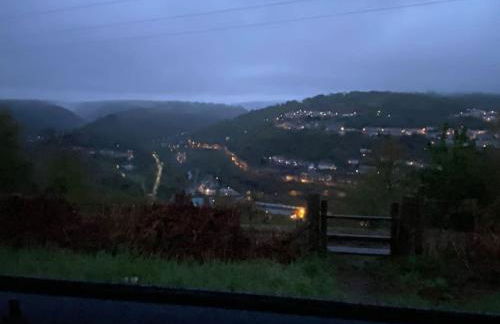 The Crest Hillside Retreat With Hot Tub - Foto 13