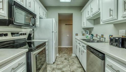 Cozy renovated ground floor unit - Golf Villa - on the Golf Course - Photo 4