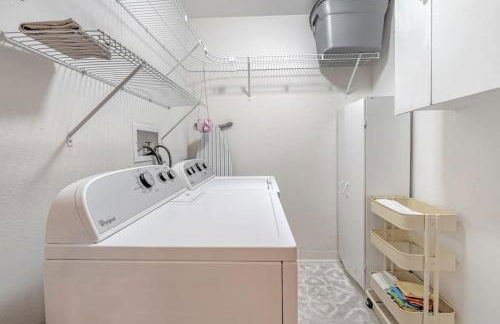 Chic chalet w/ hot tub, ping-pong, arcade bball - Foto 15