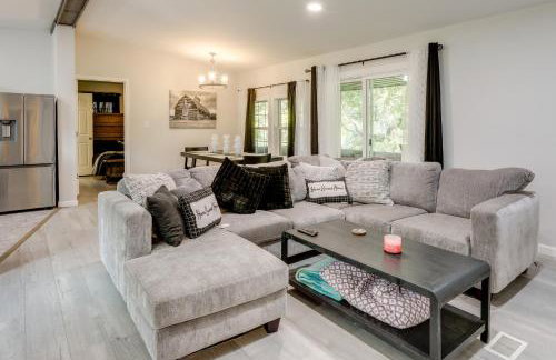 Riverfront Home with Porches and Views in Cotter! - Foto 2