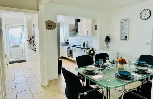 5 bedroom detached house sleeps 13 spacious Parking 5 mins driving to Bicester Village - Foto 50