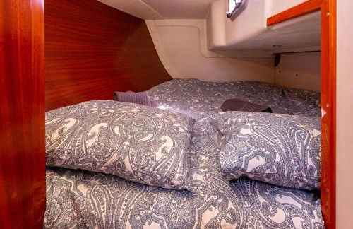 Stunning Boat 2 BEDROOMS, WC, high ceiling - Photo 2