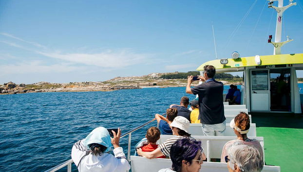 Excursión a las islas de Ons y Sálvora - Foto 5, Navegando por la costa gallega