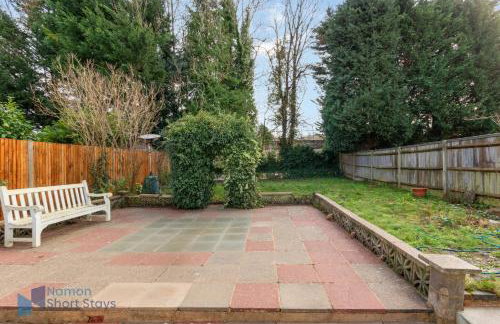 Large Comfy 4 Bedroom House, Ideal for Workers, FREE Parking - Foto 7