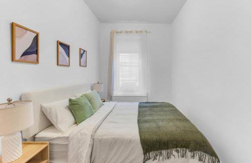 Inviting 2Bd Upper East Side Stay with Backyard - Foto 3