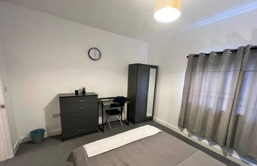 4 Bedroom Terrace house Near Town Center Wellingborough - Photo 16