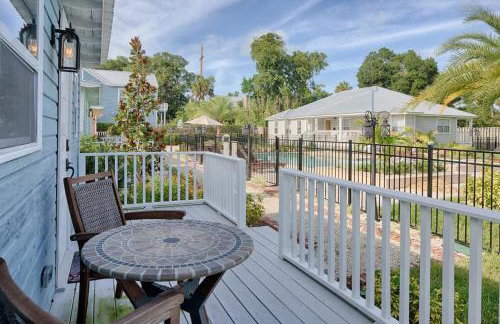 Quaint Cottage with Private Pool-Walk to Everything - Foto 24