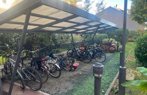 Live Like a Local Stylish 2BR with Balcony & Parking - Foto 22