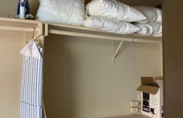 Stylish King 1BR 8 Min to Downtown Pool Gym & Parking 04 - Foto 17