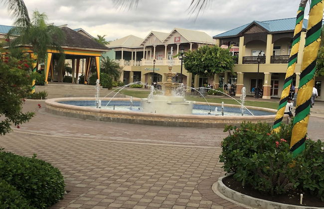 Holiday House Second floor Ste - Photo 46