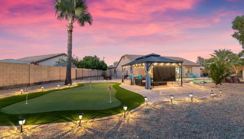 Swim, Golf, Grill and Chill! Surprise Group Getaway - Foto 2