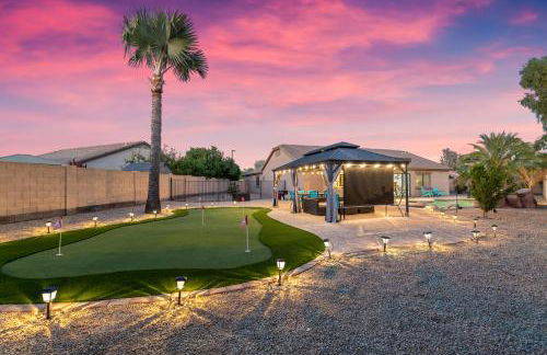 Swim, Golf, Grill and Chill! Surprise Group Getaway - Foto 2