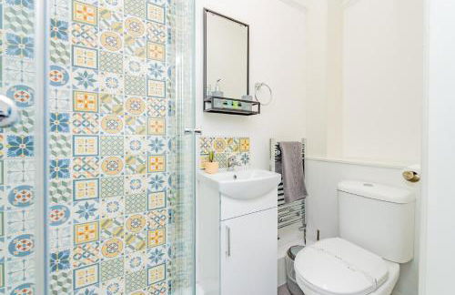 Snowdon House, 8 bedrooms, sleep 16, close to Blackrock Sand - Photo 17