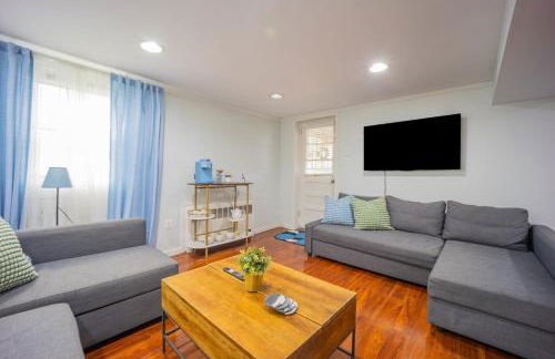 Bright 3bed basement with backyard & free parking - Foto 13