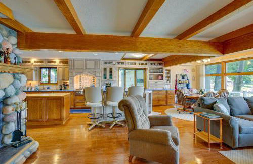 Sauna and Fireplaces! Lakefront Cadillac Retreat - Foto 5