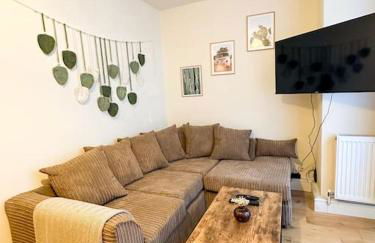 Oasis split level flat in Zone 1 - Photo 19