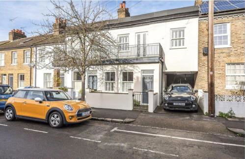 Luxury Family Home in Central Windsor with Large Garden, Games Room, Office, Parking & Pet-Friendly - Photo 43