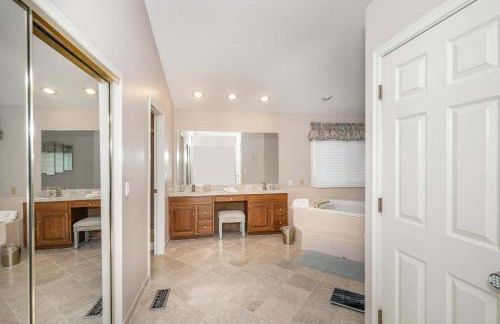 Luxurious Dream Home - For 10 - Photo 26