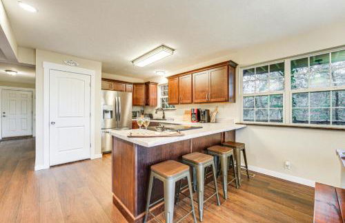 Lakeside Blue Eye Escape with Game Room and Hot Tub! - Foto 7