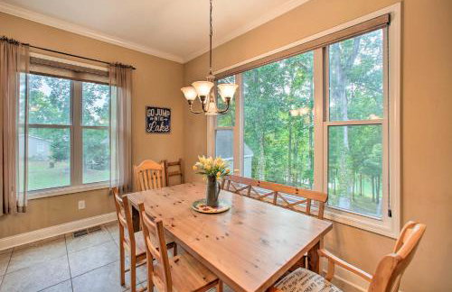 Townville Lakefront Cottage with Private Dock! - Foto 8