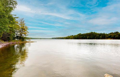 Lakefront Haven - Photo 2