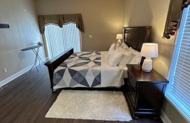 An Incredible Vacation Home with Saltwater Pool! - Foto 23