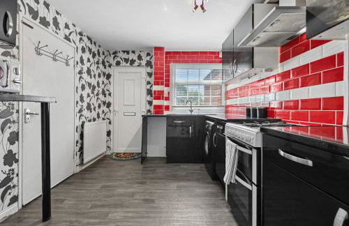 Cozy 3 bedroom house with free parking and near hospital - Foto 11